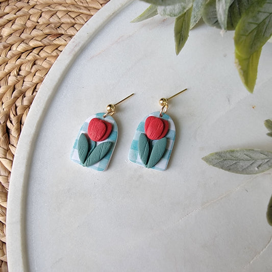 Tulip Arches on Sadies Green