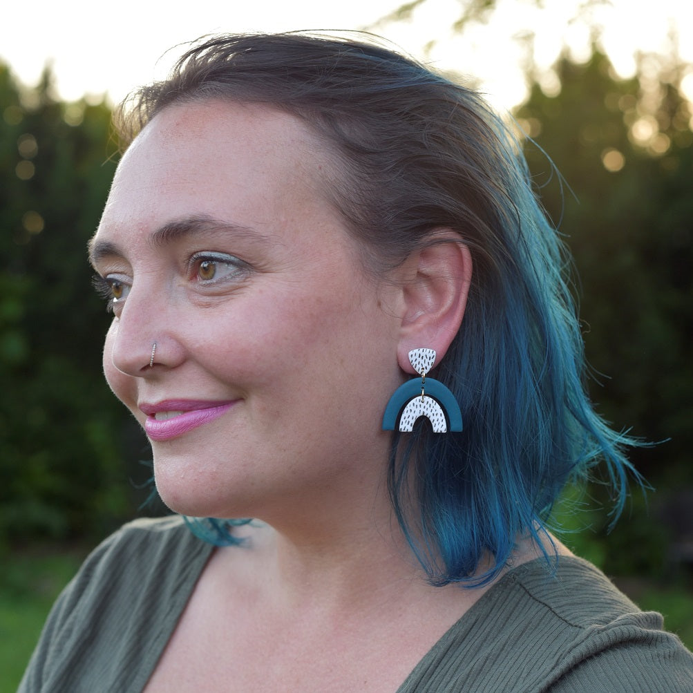 Rainbow Earrings in Speckled White and Sage
