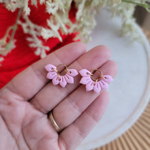 Load image into Gallery viewer, Flower Studs in Pink

