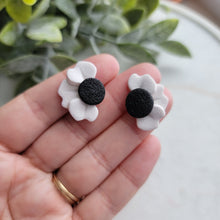 Load image into Gallery viewer, Black and White Flower Studs
