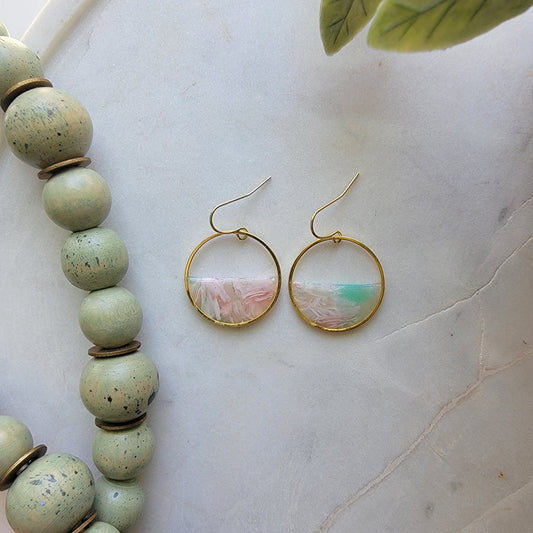 Horizon Dangles in Mossy Stone