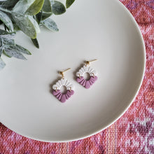 Load image into Gallery viewer, Speckled White and Lilac Scalloped Earrings
