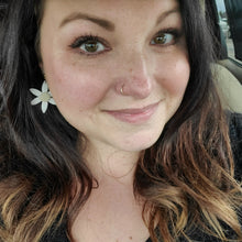 Load image into Gallery viewer, Neutral Daisy Earrings
