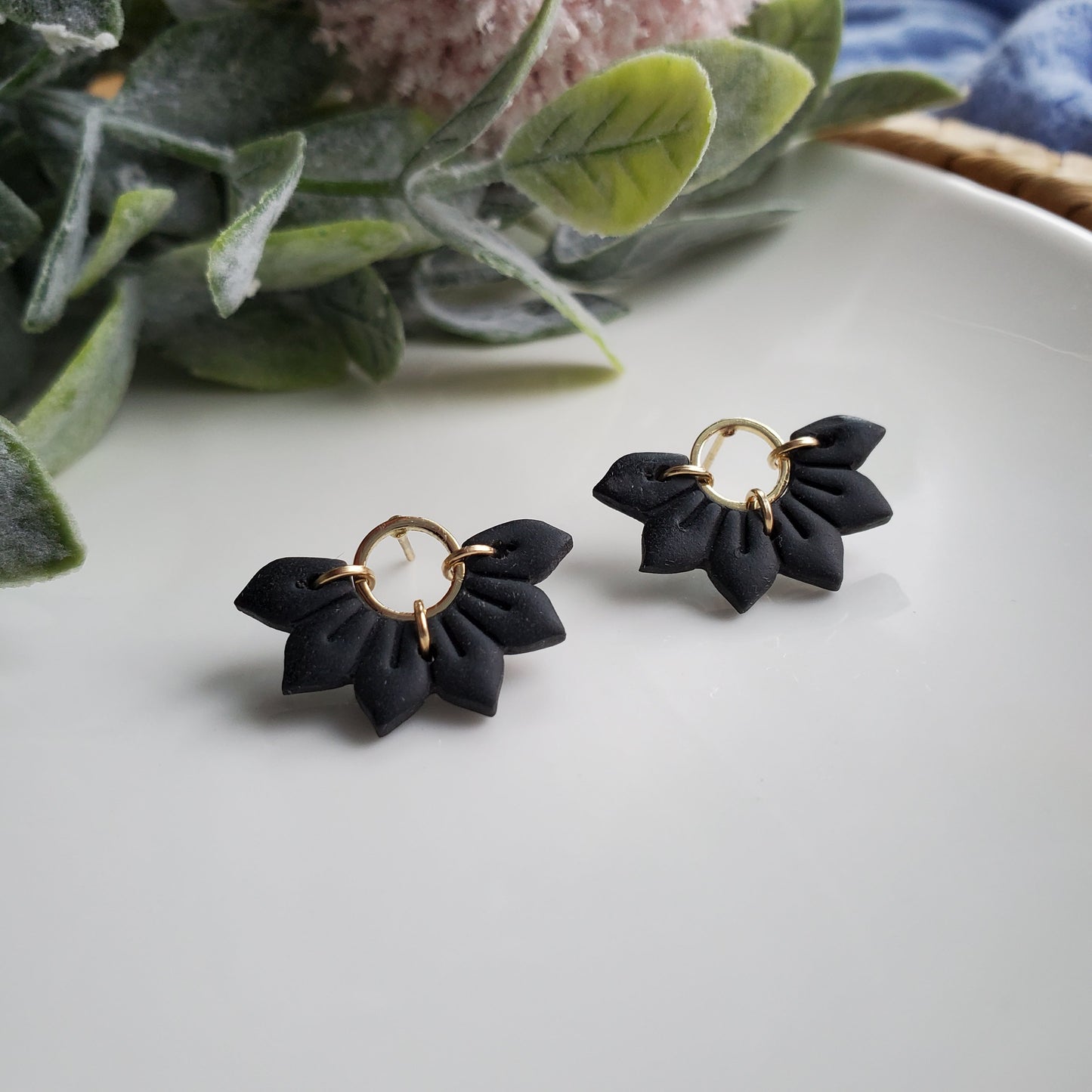 Flower Studs in Black