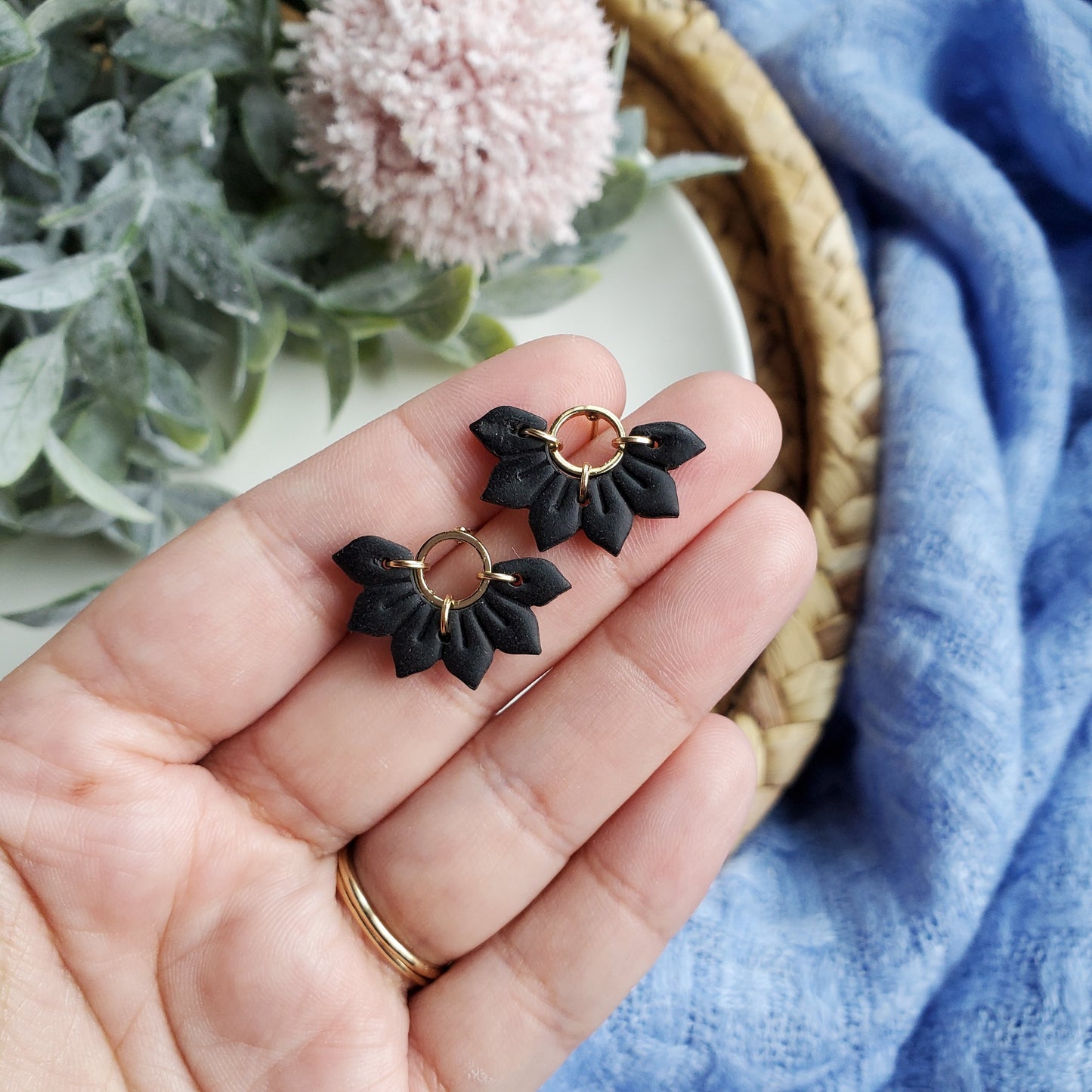Flower Studs in Black