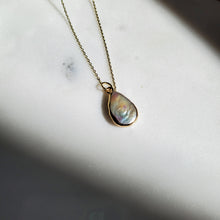 Load image into Gallery viewer, Pearlescent Necklace
