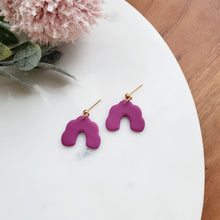 Load image into Gallery viewer, Mini Wavy Arch Earrings in Fuchsia
