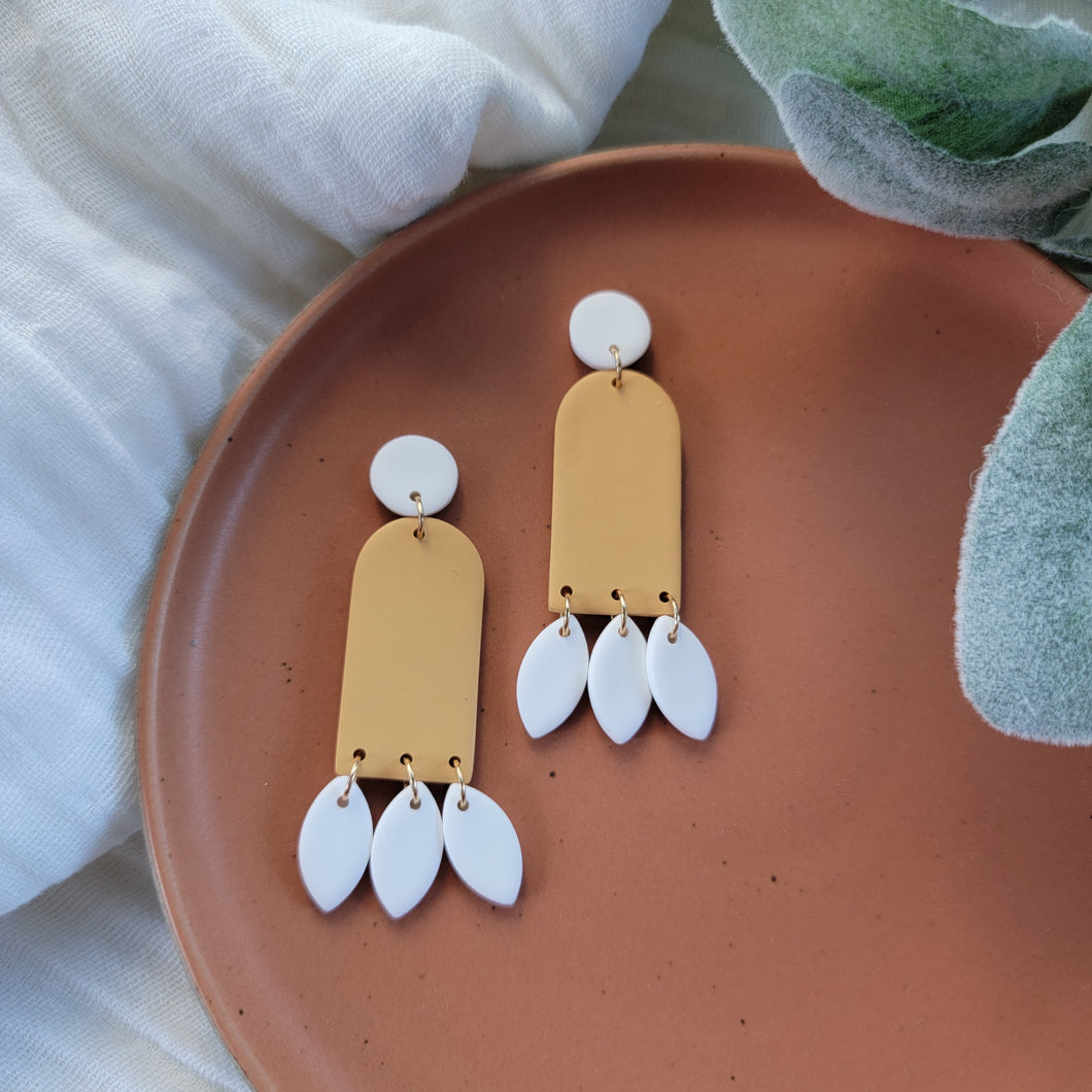 Dangled Arches in Mustard and White