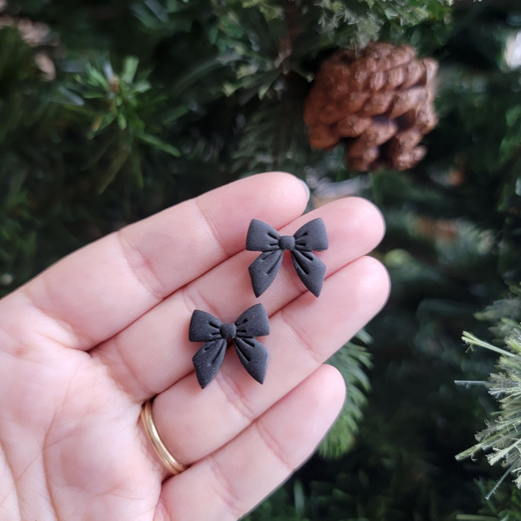 Bow Studs in Black